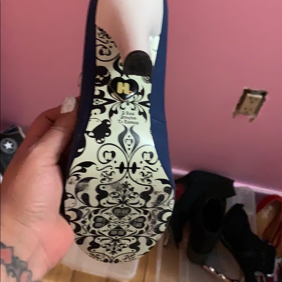 Shoes - Picture 3 of 3